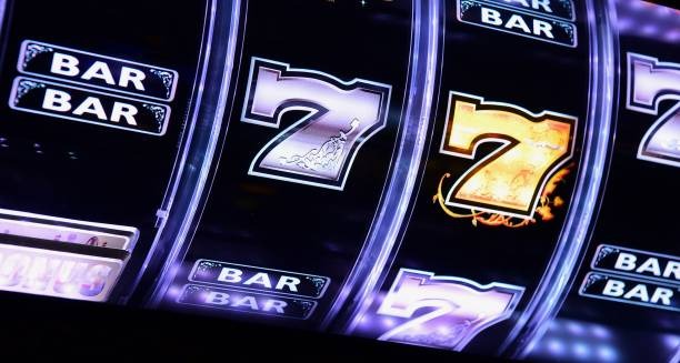 Erek Erek slot game interface on 18 togel platform showing reels and betting options